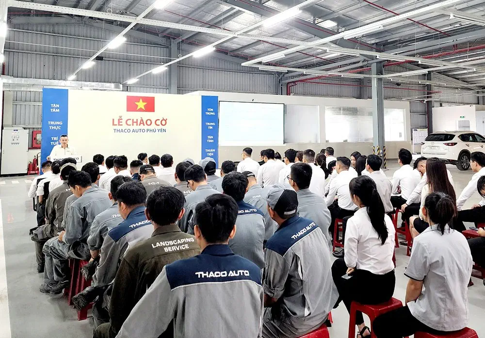 Chào cờ tháng 6/2024: THACO AUTO Phú Yên triển khai kế hoạch hoạt động trong tháng 6 chú trọng phát triển Kinh doanh